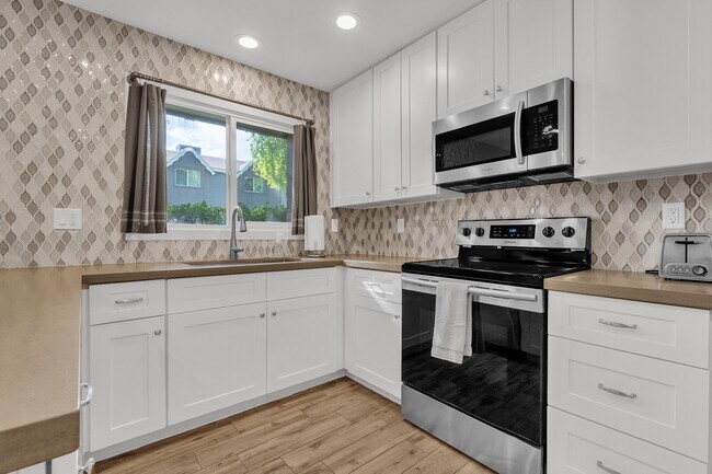 Building Photo - 6165 N Granite Reef Rd