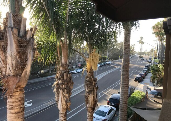 Building Photo - 5051 La Jolla Blvd