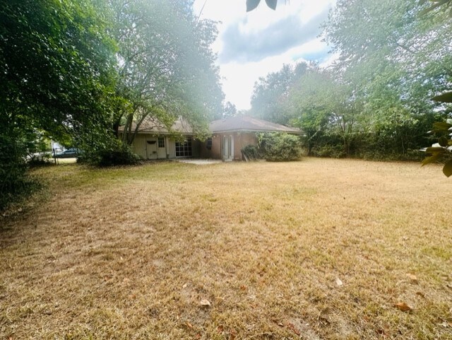 Building Photo - 623 College Hill Dr