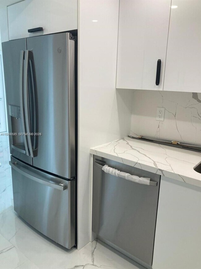 Building Photo - 290 174th St St