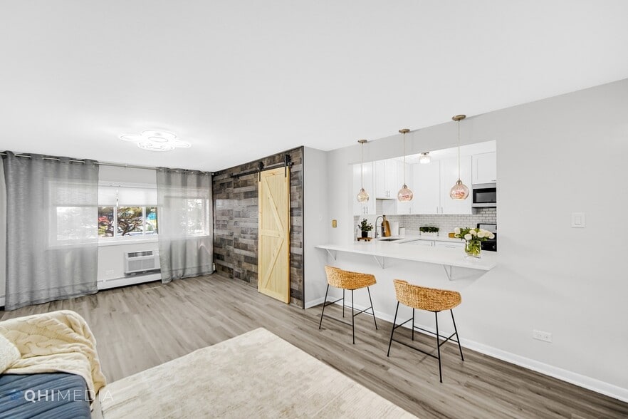 Building Photo - 726 Dempster St