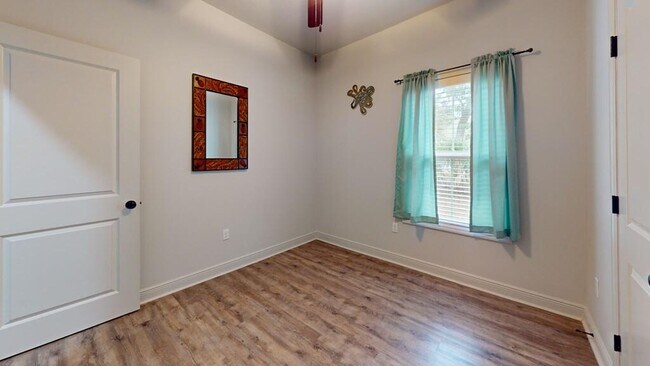 Building Photo - 105 Saunders Cir