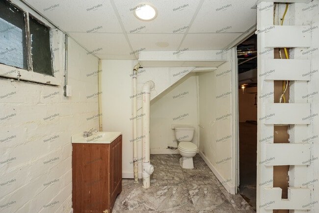 Building Photo - 912 Yellowstone Rd