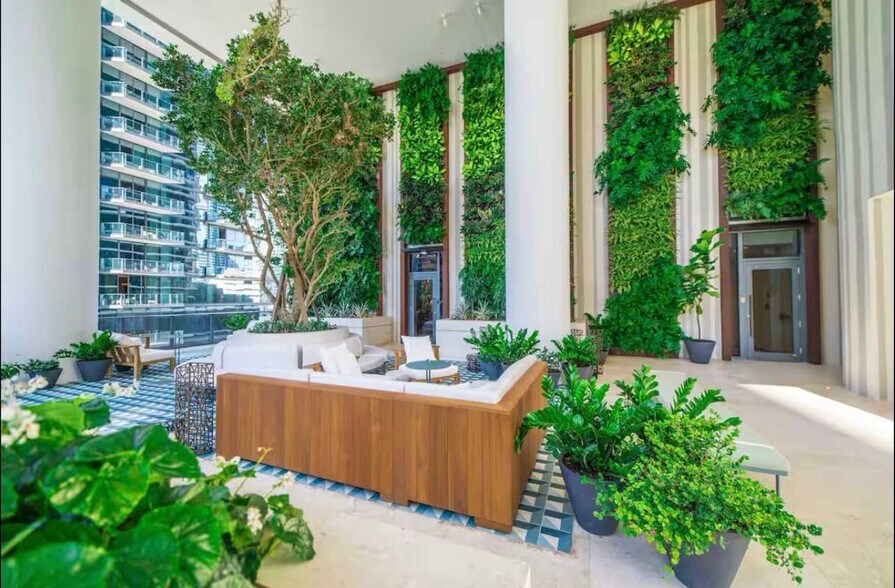 Building Photo - 805 S Miami Ave