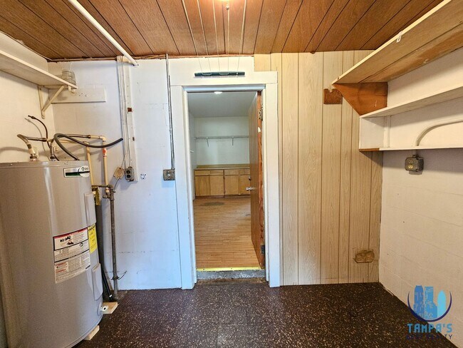 Building Photo - 4 Bedroom, 3 Bath HOUSE with a detached 1 Bedroom and 1 bath in Lakeland *MOVE-IN SPECIAL*