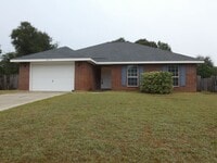 Building Photo - Beautiful Custom Home - Large Lot