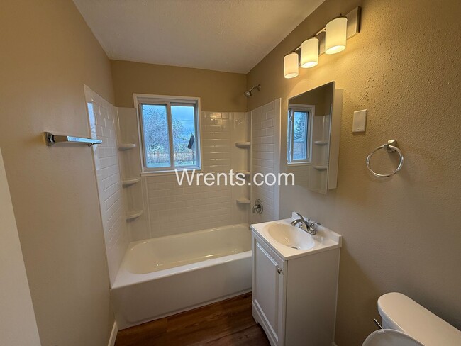 Building Photo - $500 Off Move in Special on Cute Three Bedroom Home