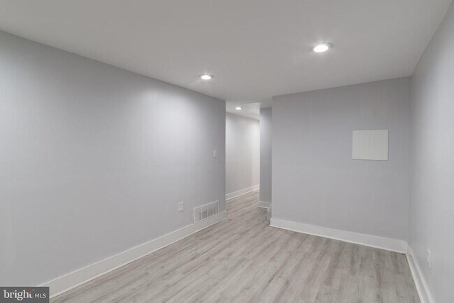 Building Photo - 5111 Willows Ave