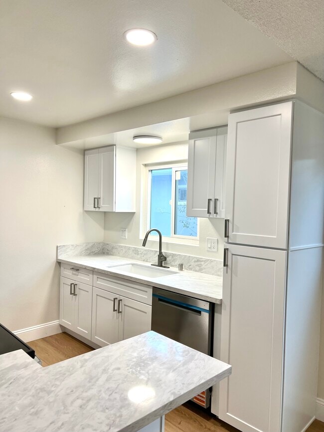 Building Photo - 1218 Amethyst St