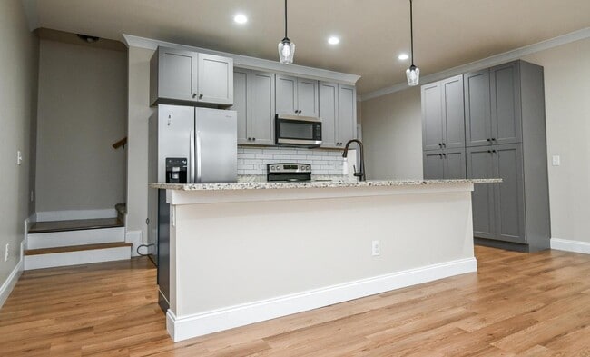Building Photo - 1737 Arbor Hls Dr SE