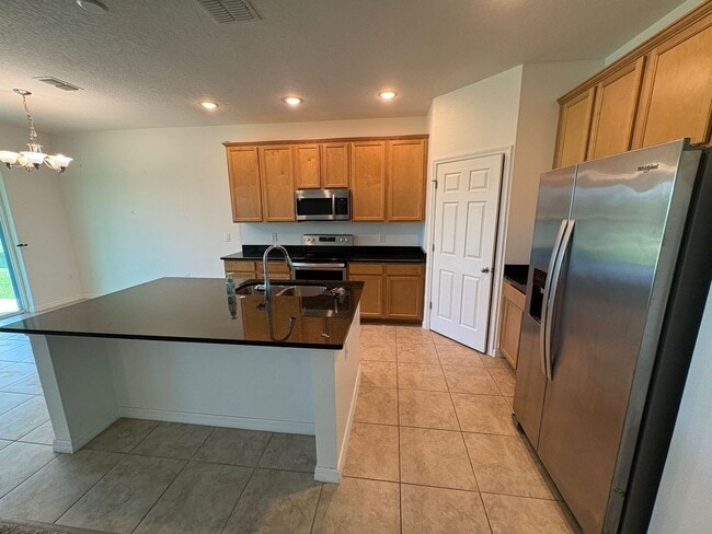 Building Photo - 4 bedroom 2.5 Bath House on Oakland Trails...