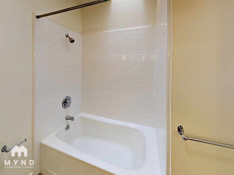 Building Photo - 1222 32nd St