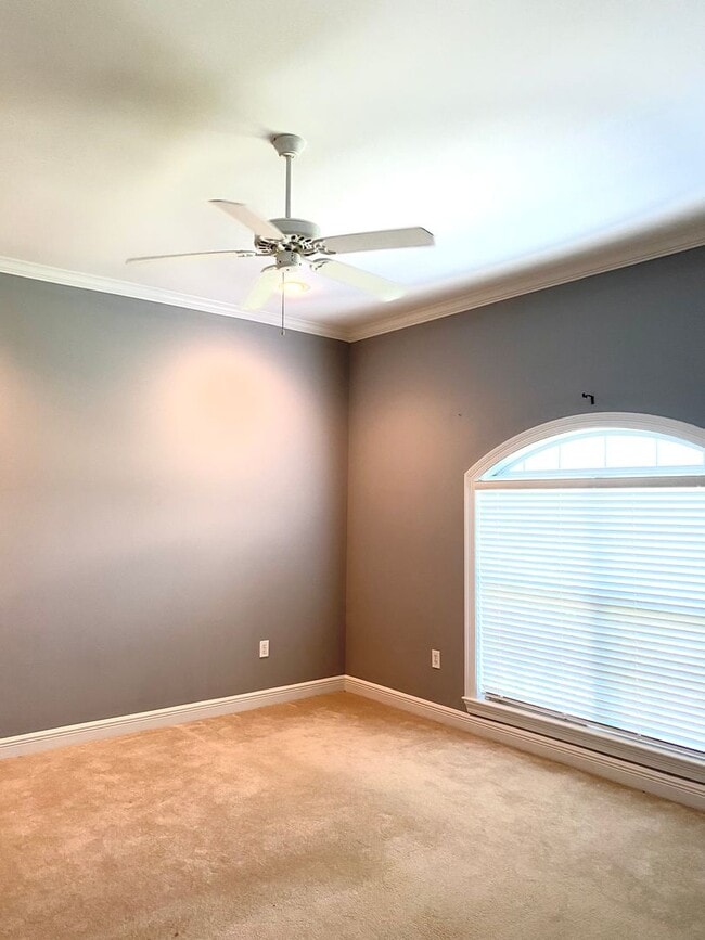 Building Photo - Large 3 bed/ 2.5 bath townhome for rent near the Reservoir!