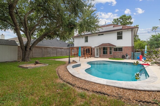 Building Photo - 22523 Holly Lake Dr
