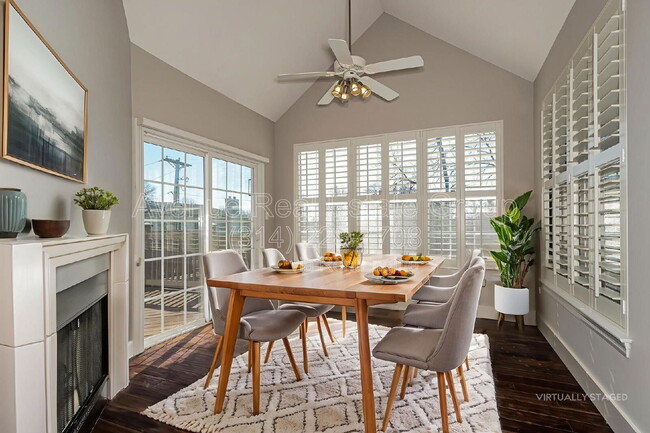 Building Photo - 8914 Hilltop Manor Dr