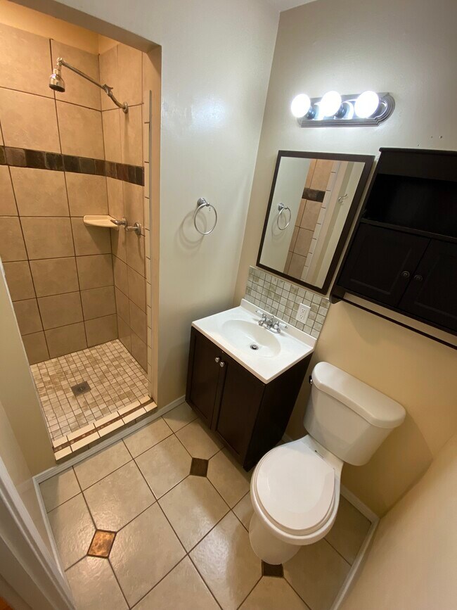 Master bathroom - 306 Marita Ave