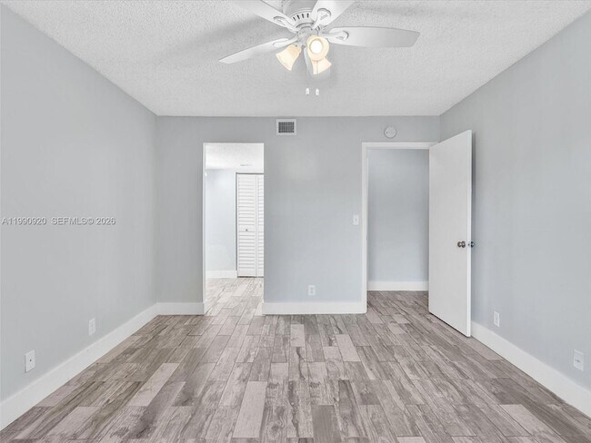 Building Photo - 9777 Westview Dr