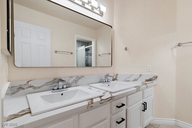 Building Photo - 8594 Lambert Dr