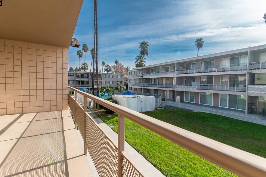 Building Photo - 6979 Palm Ct