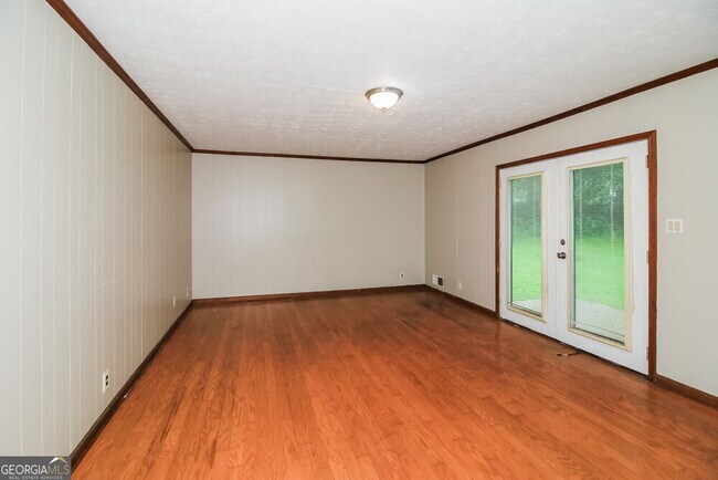 Building Photo - 1489 George Dr SE