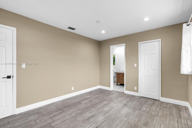Building Photo - 1540 SE 23rd Ave