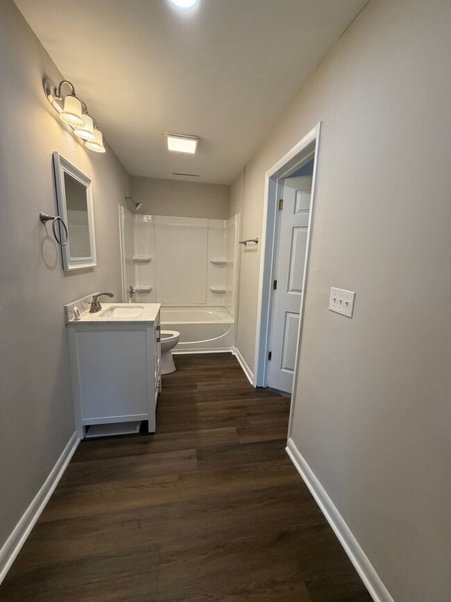 Building Photo - 228 College Dr