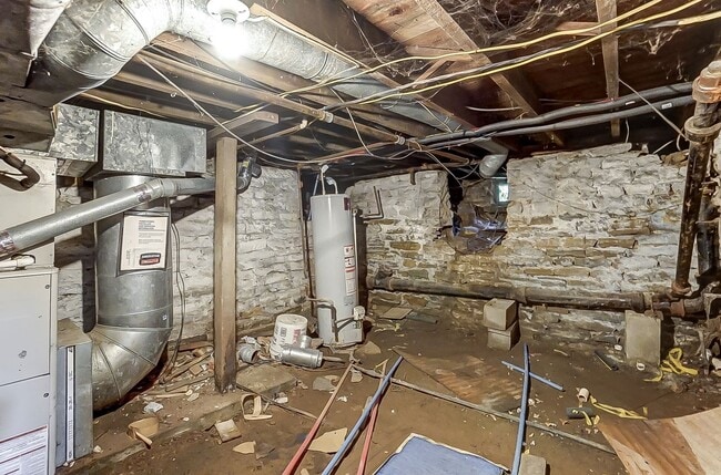 Building Photo - Three Bedroom In Dayton Available Now!