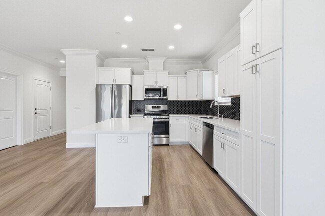Building Photo - 2877 Ukonom Dr