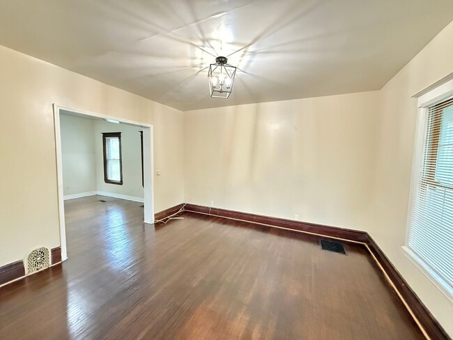 Primary Photo - 4/2 Single Family Home | Hardwood Floors |...
