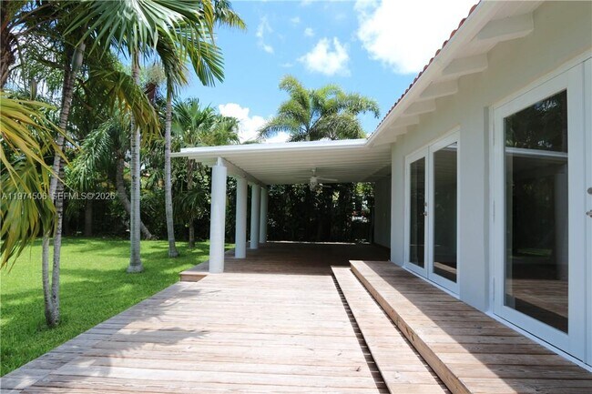 Building Photo - 2436 SW 19th Ave