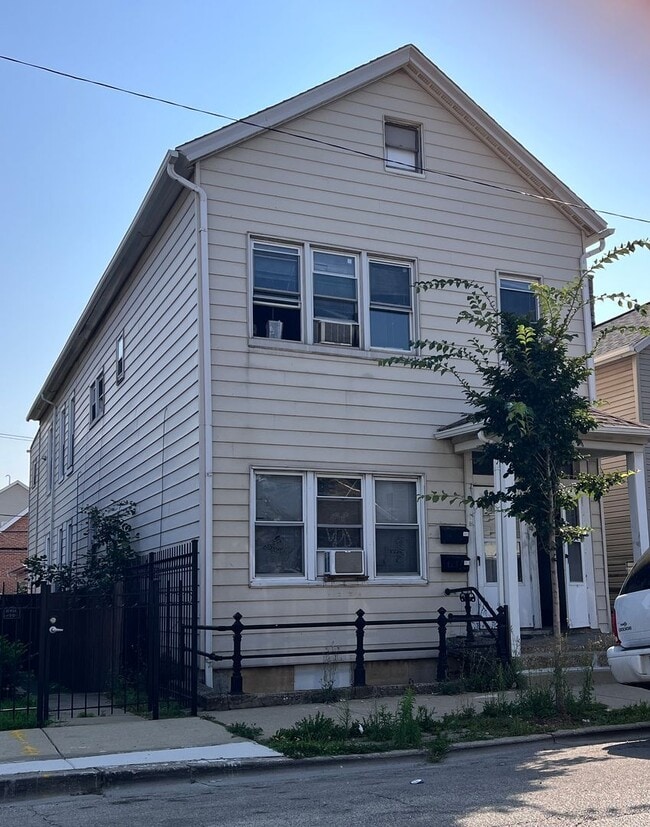 Building Photo - 2919 S Quinn St