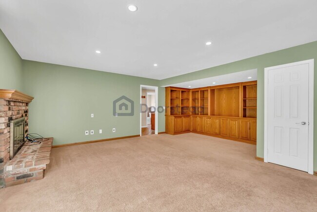 Building Photo - 30 Pony Ct