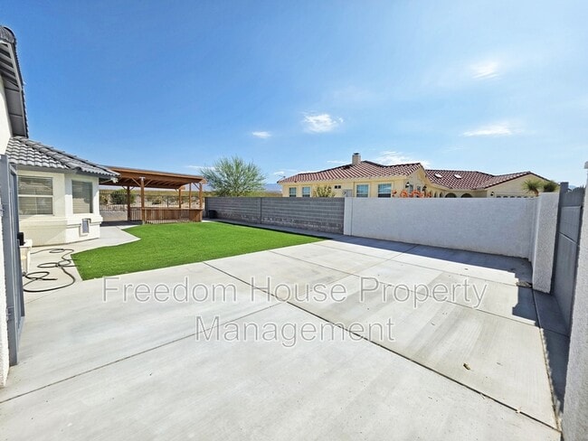 Building Photo - 3630 E Vineyard Dr N