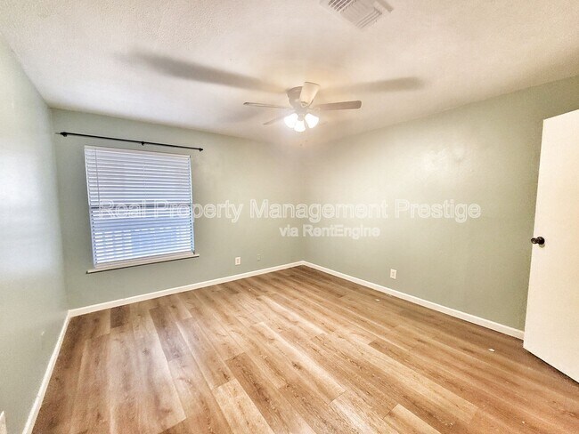 Building Photo - 2501 Gulf Fwy
