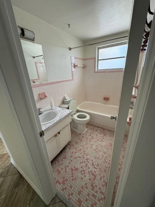 Building Photo - Charming 2–3 Bedroom Home in Holiday, FL!