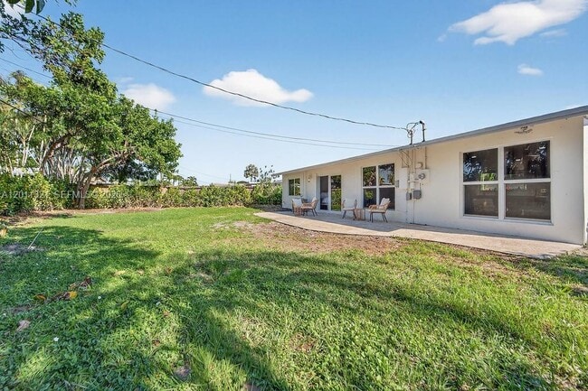 Building Photo - 756 S Cinnamon Rd