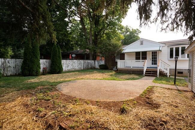 Building Photo - 218 Bramton Rd