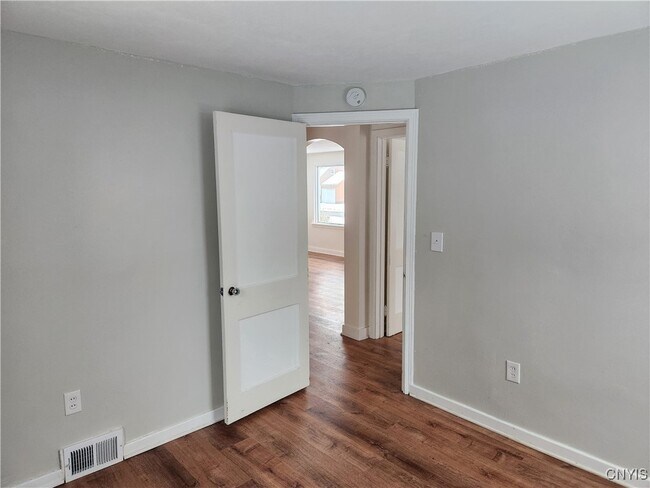 Building Photo - 437 Church St