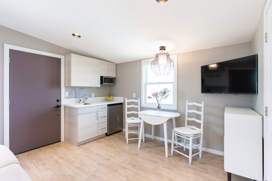 Building Photo - 930 Pueo St