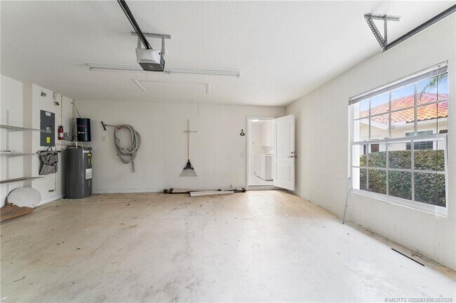 Building Photo - 1607 SW Shady Lake Terrace