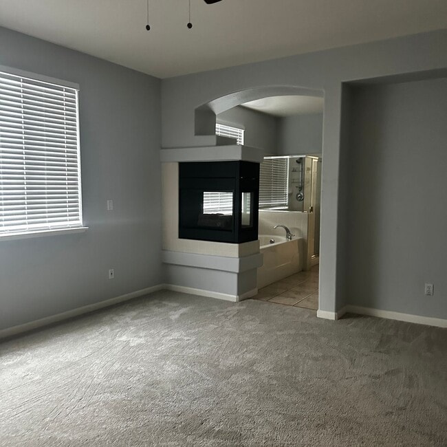 Building Photo - House For Rent!