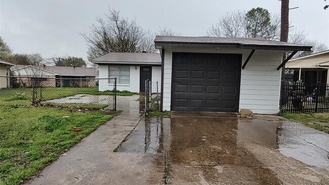 Building Photo - 812 Quinette Dr
