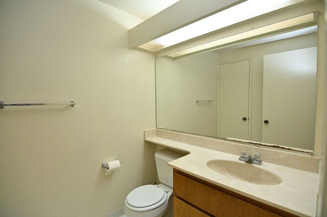 Building Photo - SFR near 880 & 84 -Minutes from Paseo Padr...