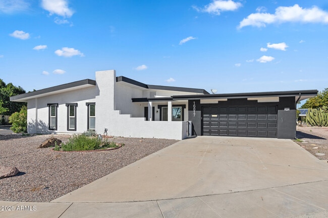Building Photo - 16817 N Meadow Park Dr