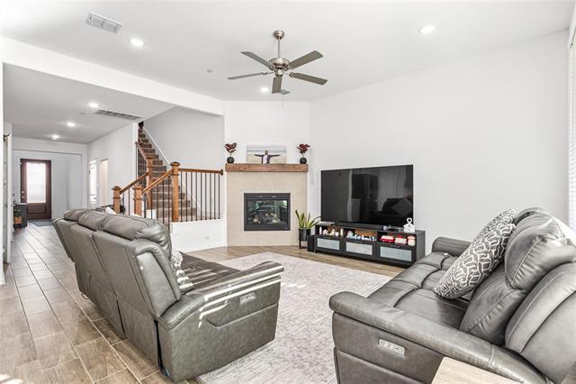 Building Photo - 2096 Creekbluff Cir