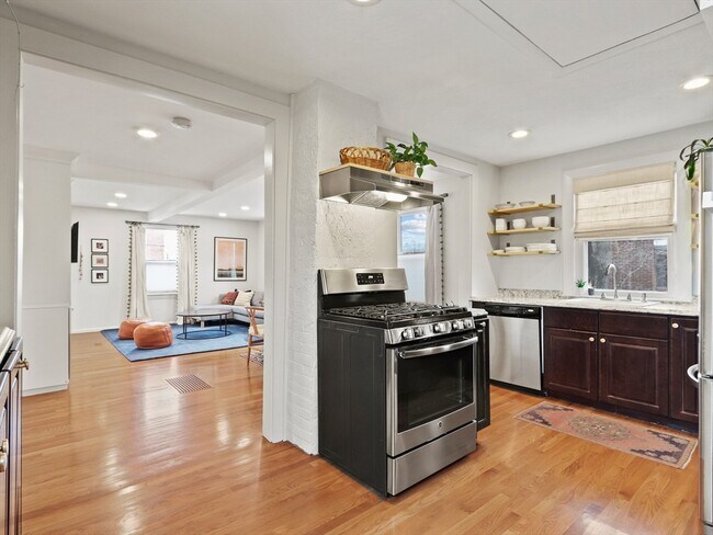 Building Photo - 8 Webster St