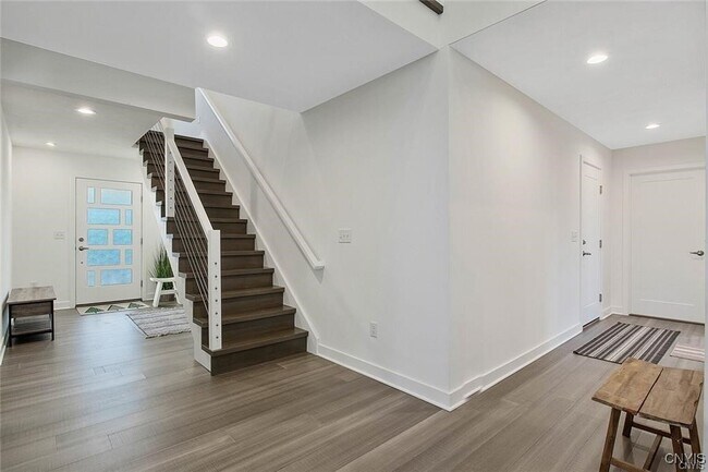 Building Photo - 131 Xavier Cir