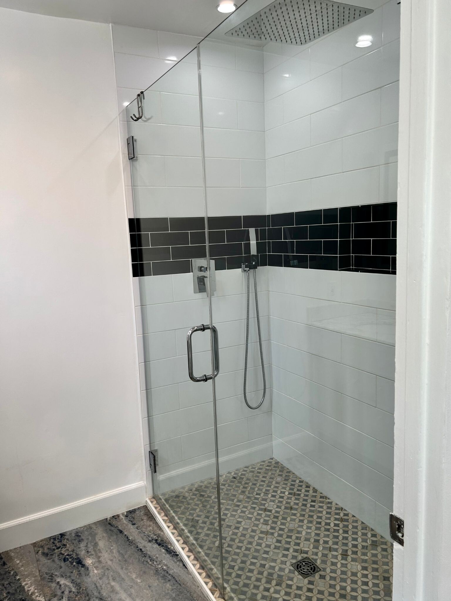 Shower - 1650 E Walnut St