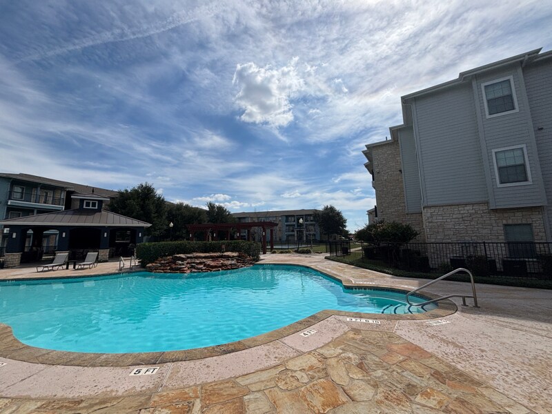 Building Photo - 4925 Cromwell Dr