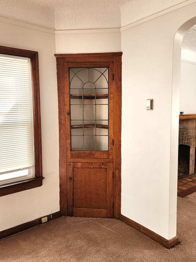 Building Photo - 2 BR South Euclid
